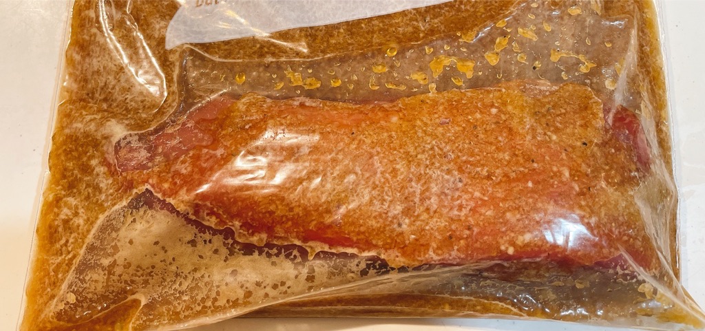 Put the meat and ingredients from ② in a ziplock bag and refrigerate overnight