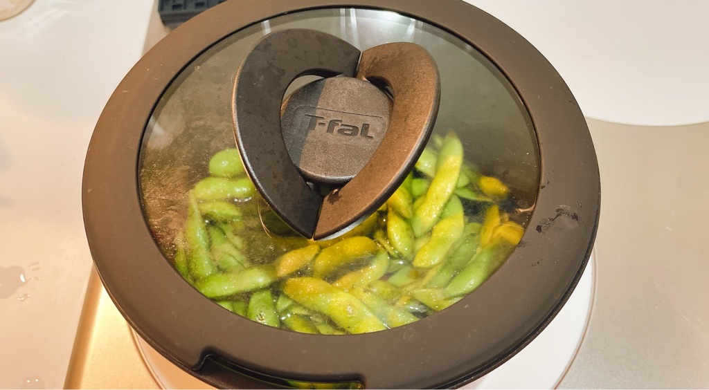 枝豆を茹でる